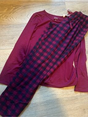 Women’s Burgundy Long-Sleeve Pajama Set
